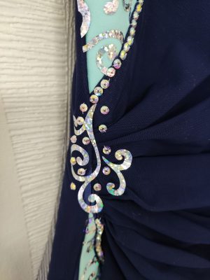 Costume de patinage artistique marine et vert d’eau – 10 ans