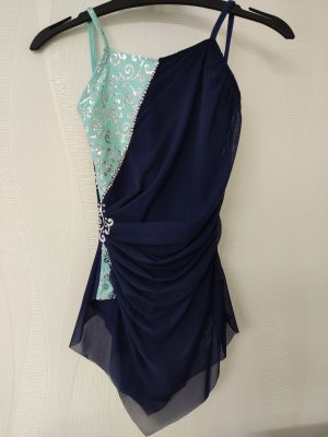 Costume de patinage artistique marine et vert d’eau – 10 ans