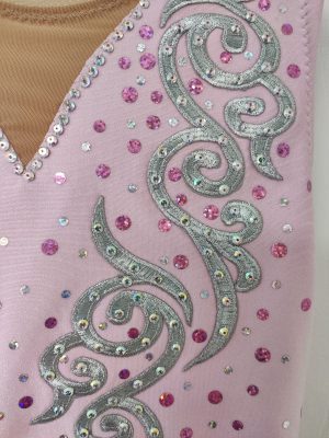 Costume de patinage artistique rose pâle – 10 ans